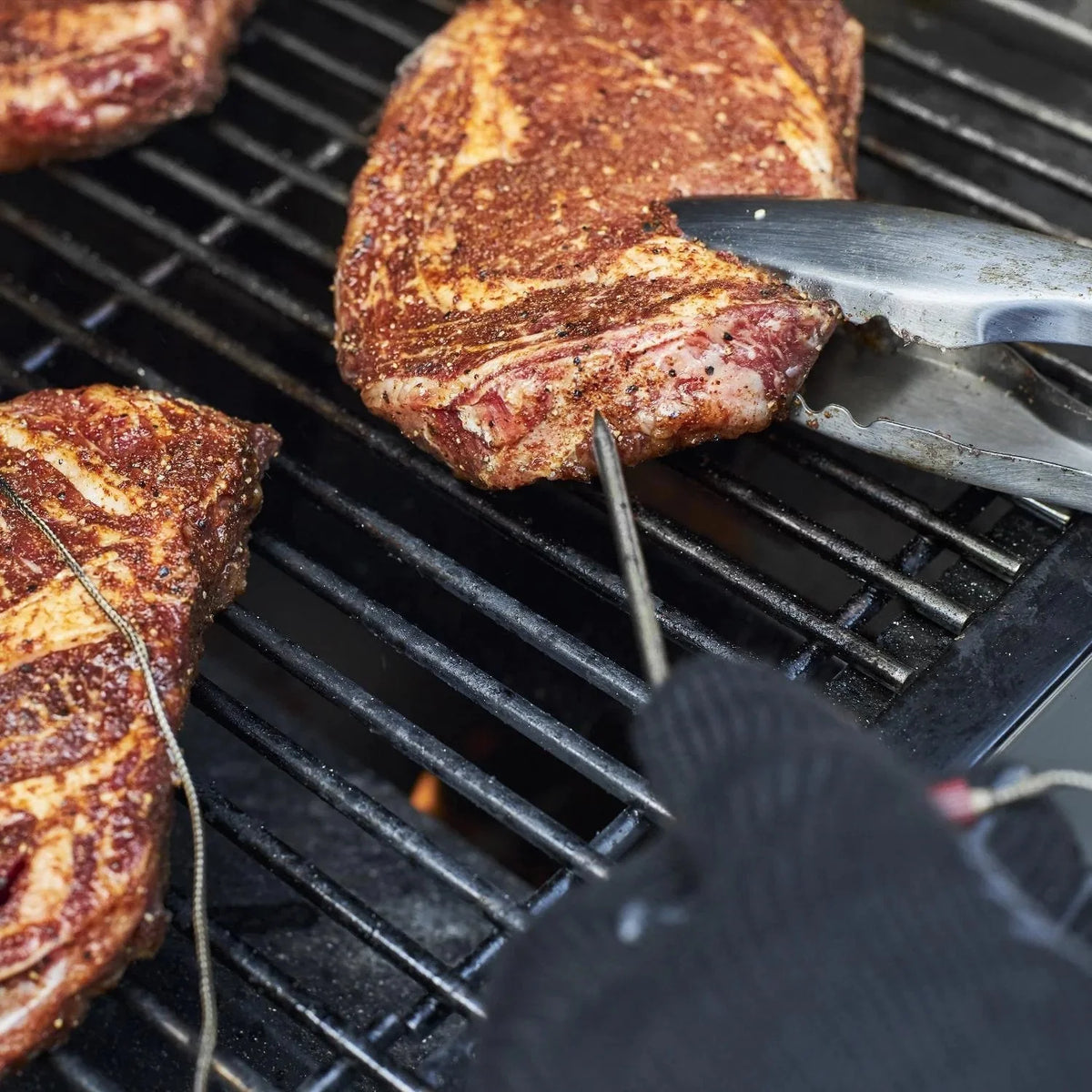 Weber SmokeFire EX6 Gen 2 36-Inch Wi-Fi Enabled Wood Fired Pellet Grill - 23510201